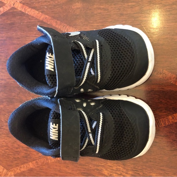 5 pairs infants sneakers, 2 adidas 3 Nike all very gently used - Picture 9 of 16